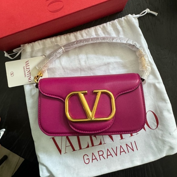 SOLD!!!! Valentino Garavani Small Loco Leather Shoulder bag NWT - Picture 3 of 12